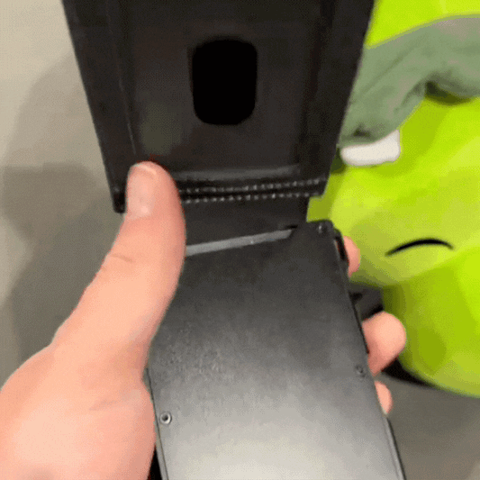 Ascend™ Ultraohut RFID-suojattu lompakko